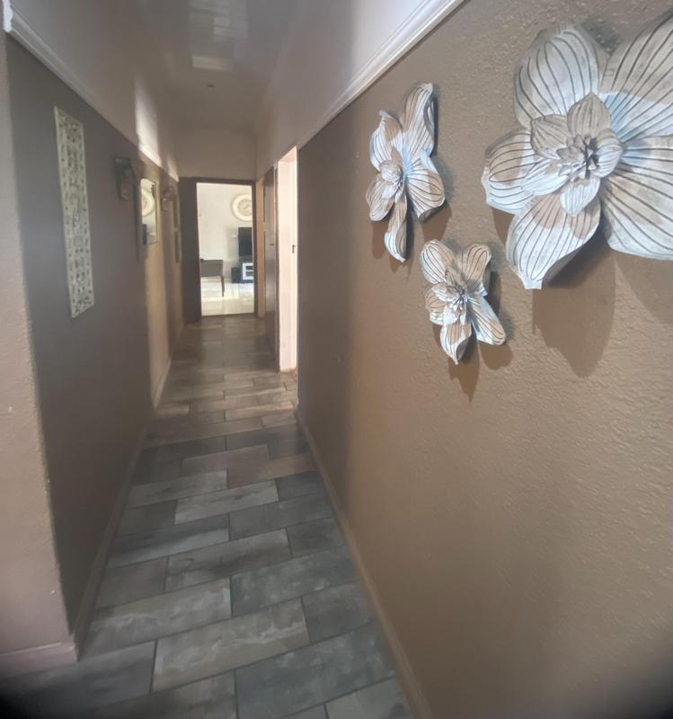 3 Bedroom Property for Sale in Chrismar Western Cape